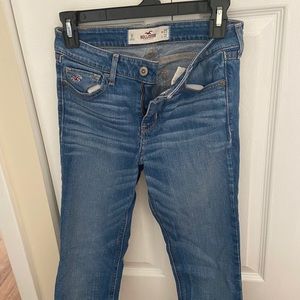 1R Hollister Medium Wash Skinny Jean
